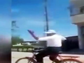 ADANA'DA BİSİKLET ÜZERİNDE KOPAN ADAMIN MÜTHİŞ PERFORMANSI