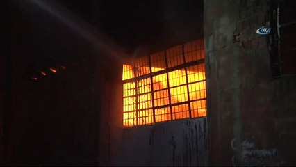 Arnavutköy'de Boya Fabrikasında Yangın