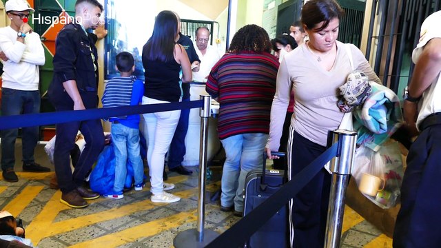 Venezolanos viajan en autobús por más de siete días para huir de la crisis