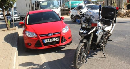 Polisin Takip Ettiğini Görünce, Aracı ve Kız Arkadaşını Bırakıp Kaçtı