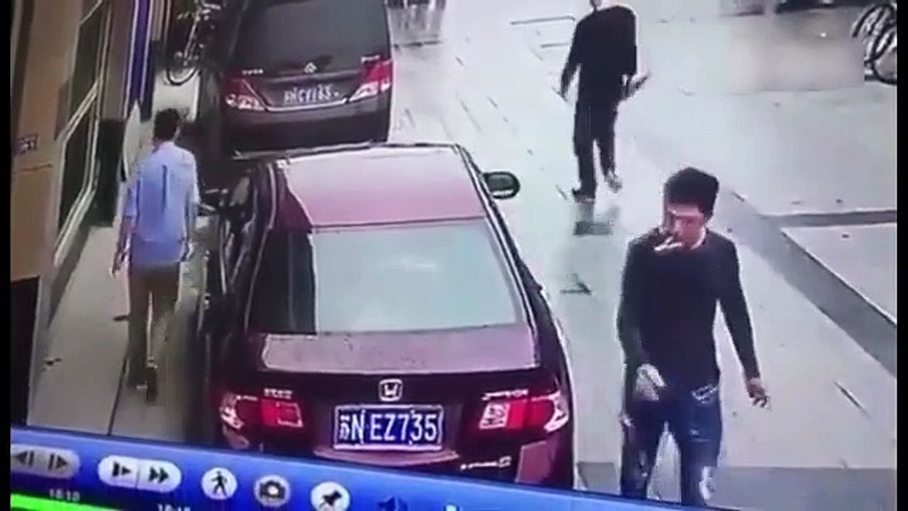 They stole things from car skillfully