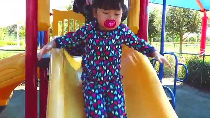 ★Bad Baby Real Food Fight Victoria vs Annabelle McDonalds Hidden Eggs Baby Toy Freaks Wor