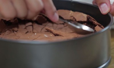 Chocolate Molten Cake - Urban Cook