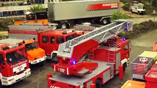 Et grue feu chargement porter secours un camion avec Action de rc rc rc rc