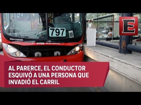 Siete heridos en choque de Metrobús en avenida Eduardo Molina
