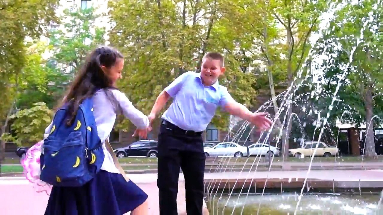 Рома ПРИГЛАСИЛ Дашу на СВИДАНИЕ! Друг РОМЫ УКРАЛ ДЕНЬГИ Любовь Super Girl KIDS CHILDREN