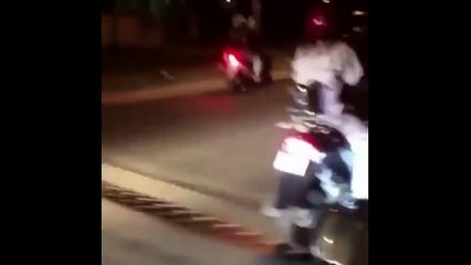 走り屋の前を暴走族がトロトロ走っていたらこうなると分かる動画。ザマァ！