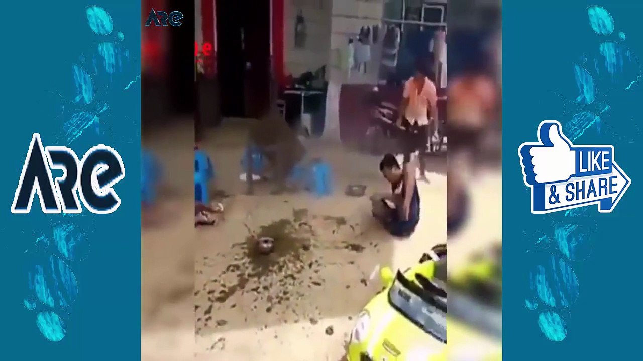 oh-my-god!-the-god-also-have-to-simle-Funny-Clips 10