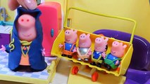 Porc Dans le de dessins animés Peppa Pig jouets sorcière visite Peppa Pig Peppa