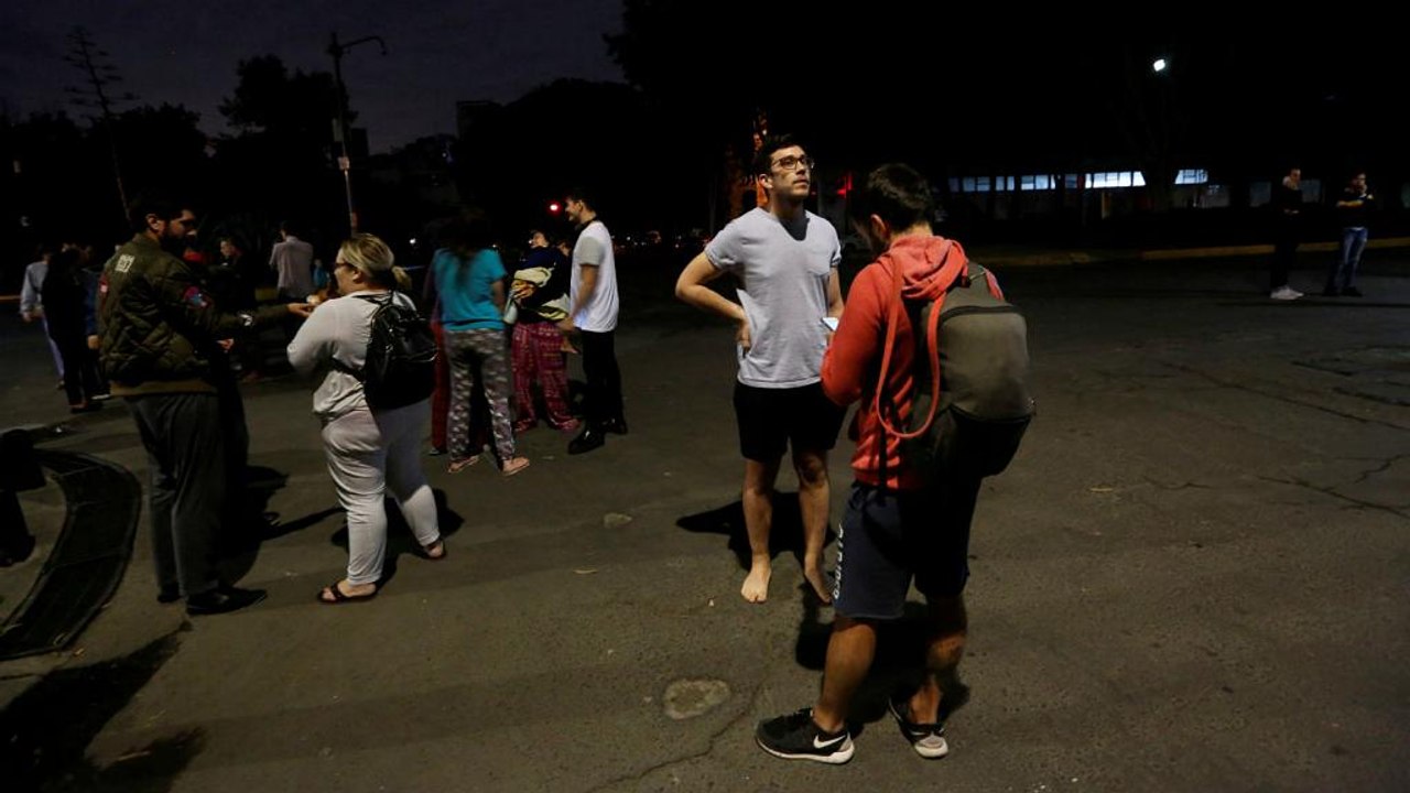 Δεκάδες νεκροί και τσουνάμι από τα 8,2 Ρίχτερ σ...