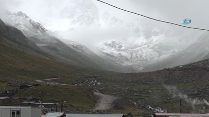 Kaçkar Dağı'na Kar Yağdı
