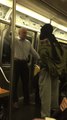 Ce gars ne se laisse pas faire face à une racaille dans le métro de New York