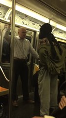 Ce gars ne se laisse pas faire face à une racaille dans le métro de New York