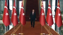 Cumhurbaşkanı Erdoğan, Tebrikleri Kabul Etti. Anayasa mahkemesi başkanı erdoğanın önünde eğildi mi?