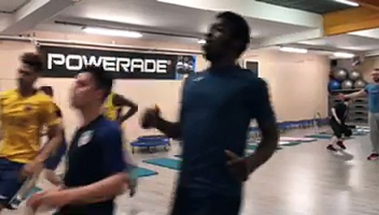 Notre équipe de U19 chez notre partenaire L'Orange Bleue.