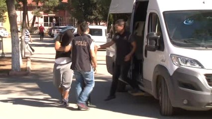 PKK Operasyonunda Gözaltına Alınan Anne Kız Adliyeye Sevk Edildi