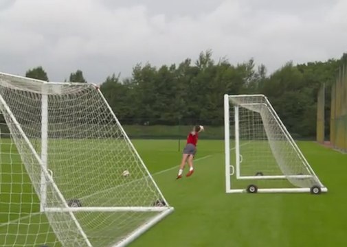 Quand Giroud se prend pour Petr Cech