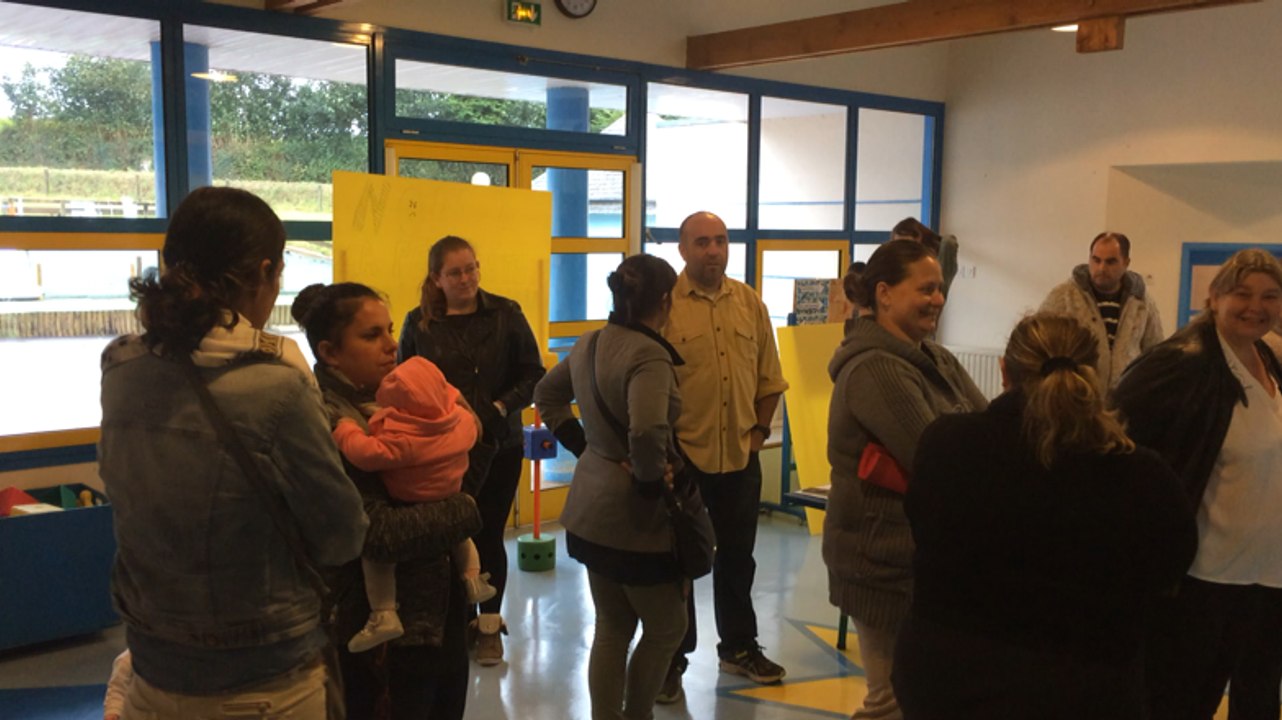 Blocus pacifiste à l'école publique Leurgadoret