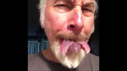 La langue de cet homme va vous faire cauchemarder jusqu'à la fin de vos jours