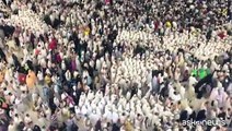 Il video del Tawaf migliaia alla Mecca girano attorno alla Kaaba