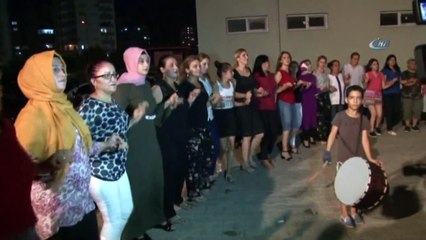 3 Yaşından Beri Düğünlerde Davul Çalıyor