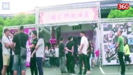 E pabesueshme, martohet me te dashuren e vdekur ne funeralin e saj (360video)