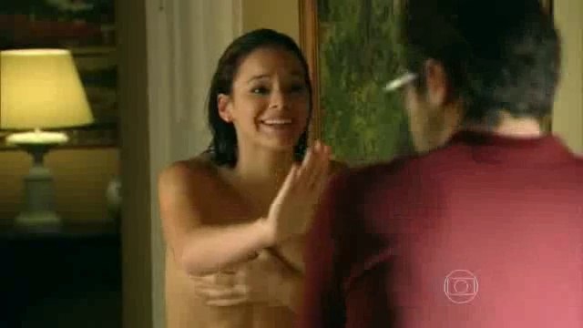 Bruna Marquezine in Em Família