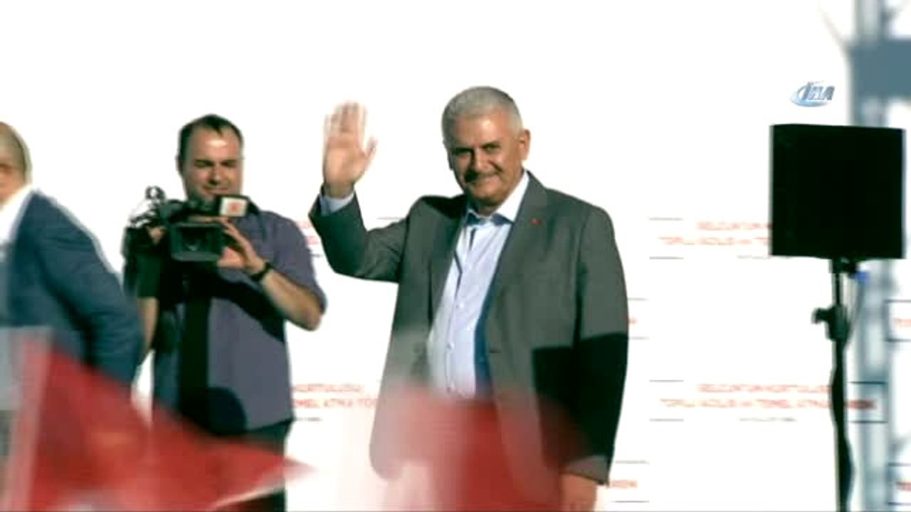 Başbakan Yıldırım, "Recep Tayyip Erdoğan Sevgisine Hala Tahammül Edemeyenler Var. Aziz Başkan'ın...