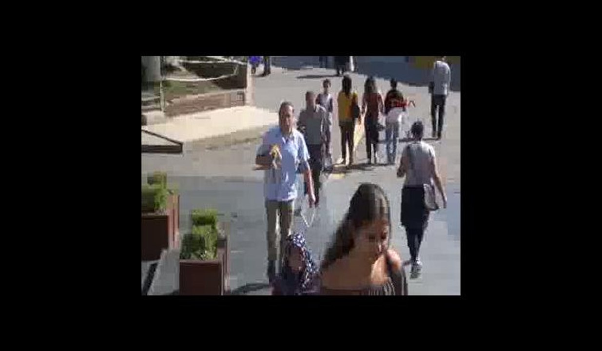 Buırsa Suç duyurusuna kucağında yavru kediyle geldi Suç duyurusuna kucağında yavru kediyle geldi