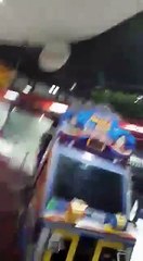 Tremblement de terre à Mexico filmé dans un Bowling géant !