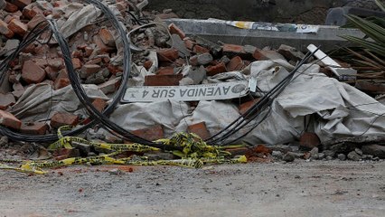 Sismo mais forte do século faz meia centena de mortos