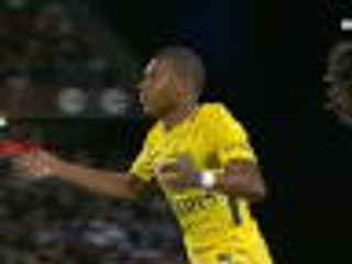 Descargar video: Mbappe scores on PSG debut