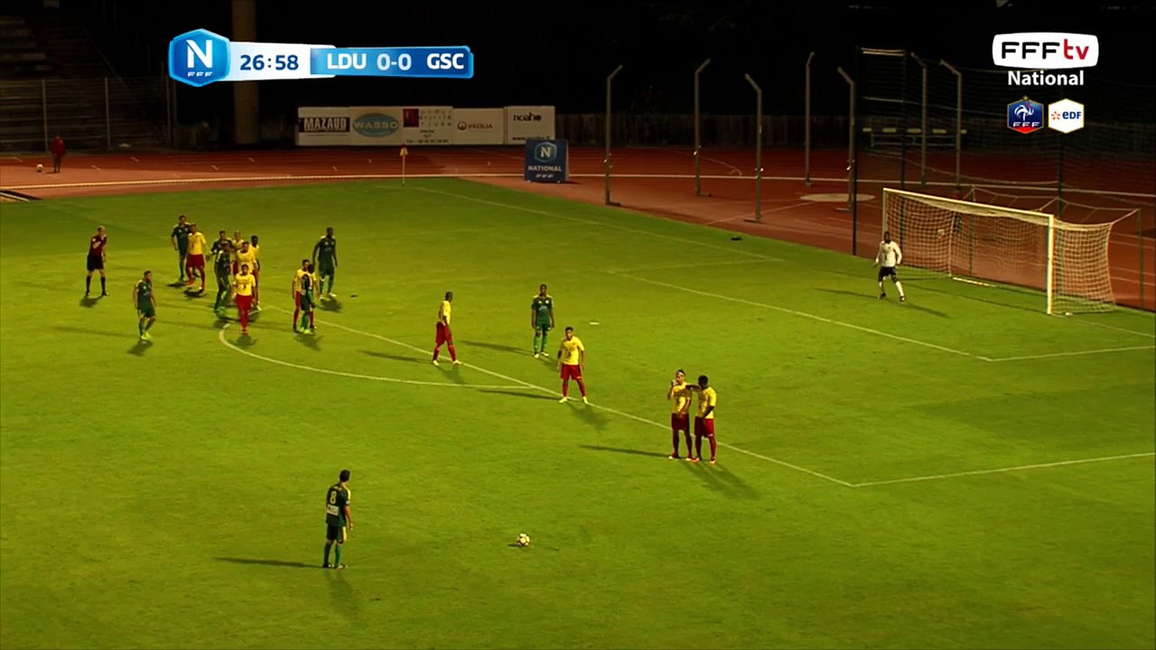 Coup franc pas passé loin