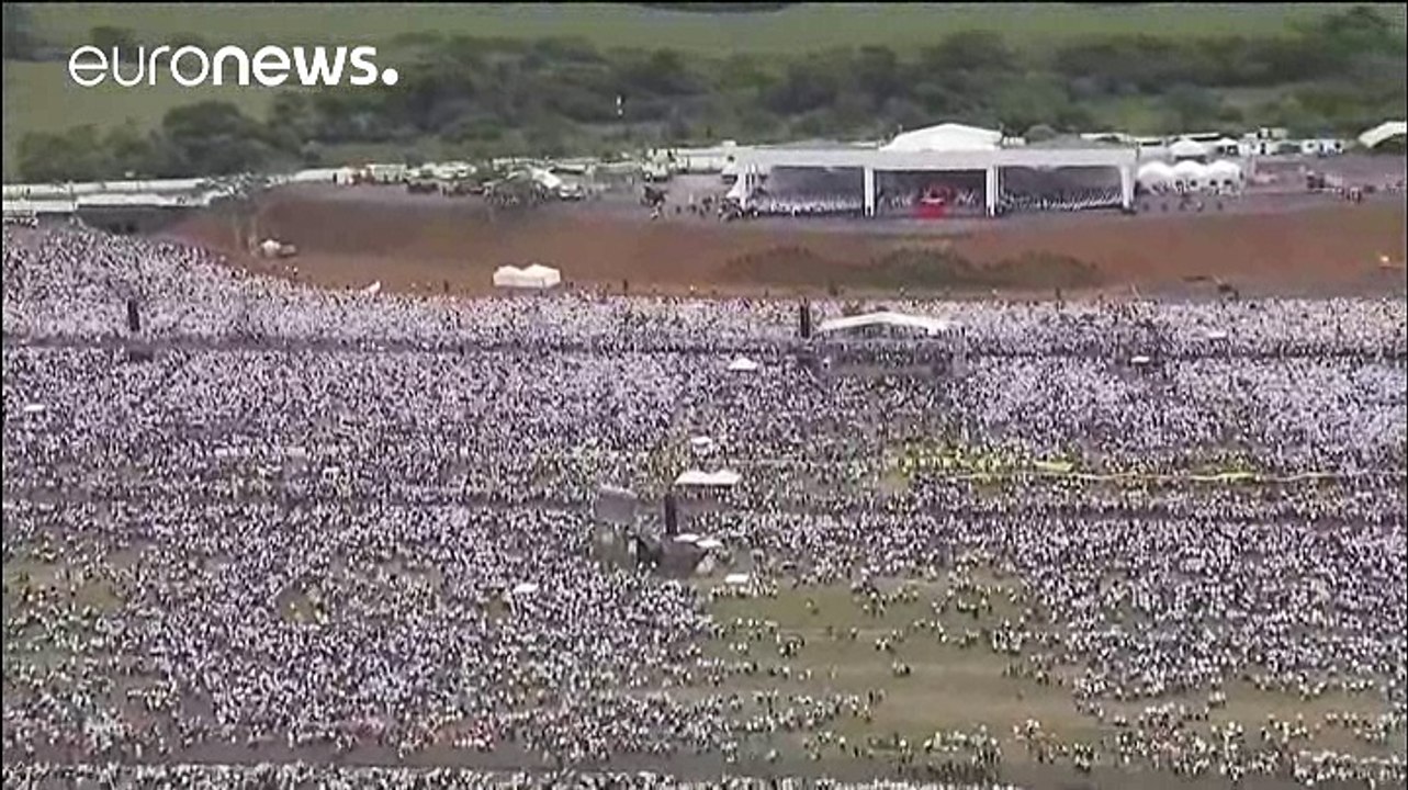 El Papa llama a la reconciliación en una misa multitudinaria en Colombia