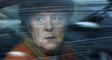 Almanya'da Merkel'e Tepki Dinmiyor! Bu Kez de Aracına Domates Atıldı