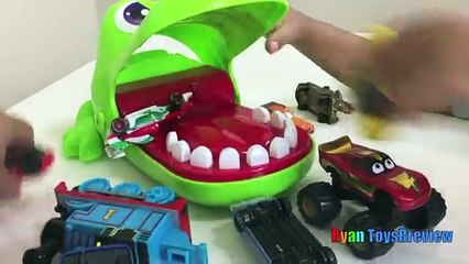 Video herunterladen: Cocodrilo dentista desafío familia divertido juego para Niños coches juguetes huevos sorpresa