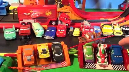 Y plátano coches relámpago corredores televisión Disney, pixar, unboxing, riplash, doc, hudson, mcqueen