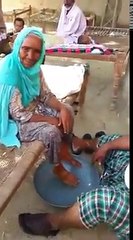 माँ बेटे का ऐसा प्यार कहीं नहीं देखा होगा - most emotional mother son video | try not to cry