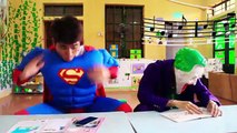 Bebé chico congelado ir bromista travieso Escuela hombre araña estudiante superhombre Profesor para elsa superhe