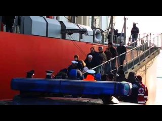 Lo sbarco dei 39 naufraghi della Aby Jeannette