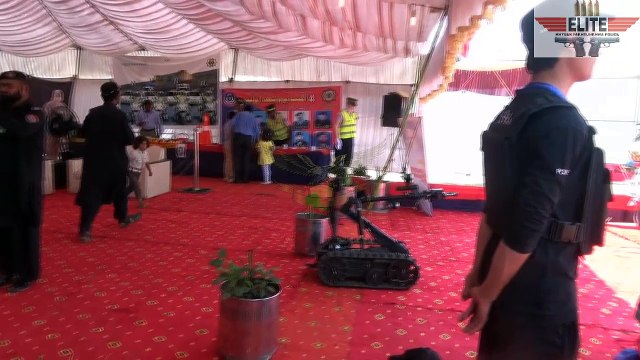 CORPS COMMANDER PESHAWAR AWARDED RS 5 Lakh TO KHYBER PAKHTUNKHWA POLICE.ON PAKISTAN DEFENCE DAY