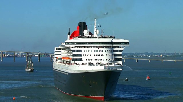 Saint-Nazaire: Survol A380 The Bridge - Nantes Bretagne Télé