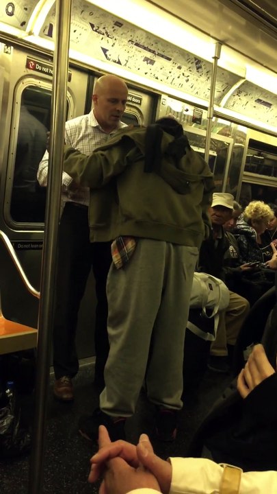 Ameaçado no Metro responde como um REI