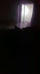Des vagues rentrent dans le salon de cette maison sous l'ouragan Irma !