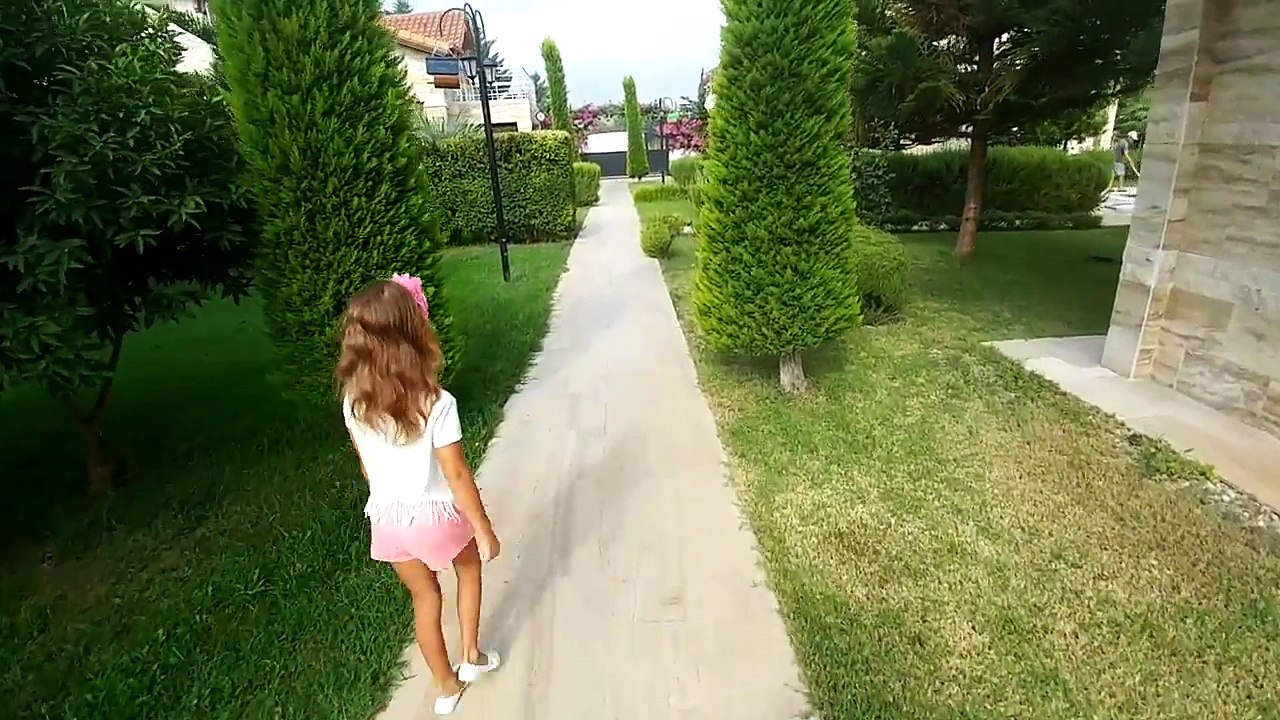 Elif ilk kez manikür yaptırıyor, eğlenceli çocuk videosu