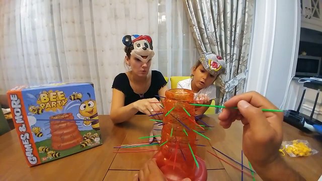 Arı partisi dikkatli ol arıları düşürme kazan, eğlenceli çocuk videosu, toys unboxing