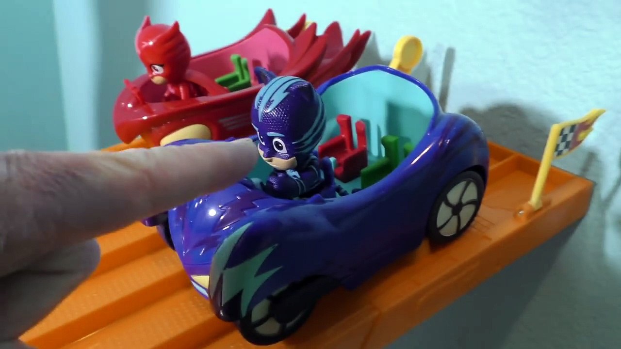 PJ Masks Owlette Vs. Catboy - Hot Wheels Super 6 Lane Raceway ! || Blind Bag Show Ep75 || Konas2002