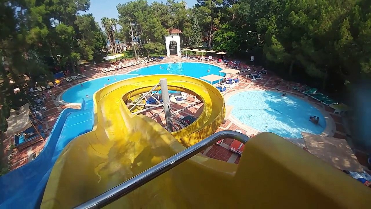 Kemer Ayışığı Aquapark Kaydıraklarda eğlence keyfi