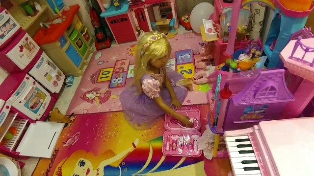 Elife Dr Dottie kostümü , İlk hastaları minik kedicikler .. Yakıştımı ? Eğlenceli çocuk videosu