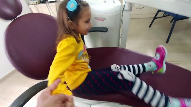 ELİF DİŞÇİDE, Dişlerini çektireceğiz diye şakaladık, eğlenceli çocuk videosu